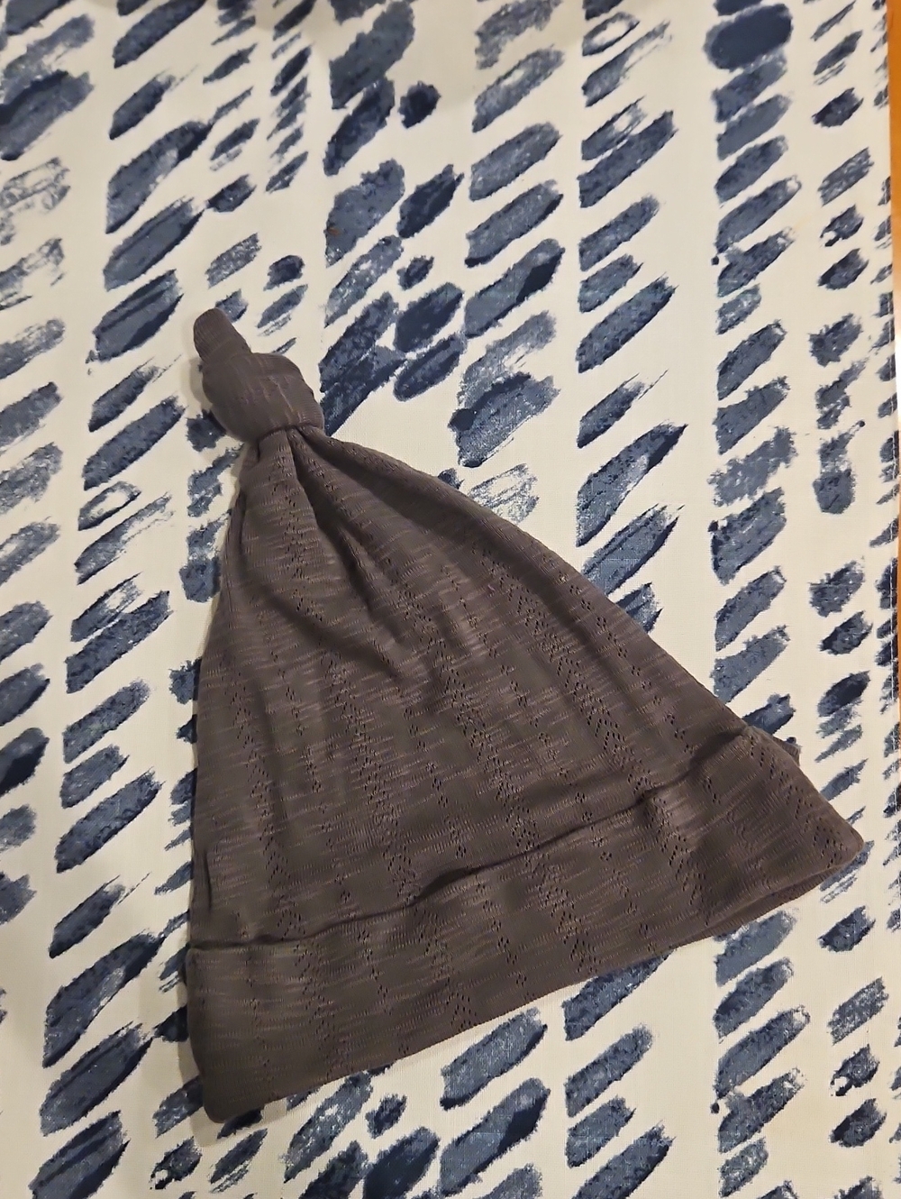 kate quinn Charcoal Gray Knot Top Baby Beanie pointelle 12-18 months